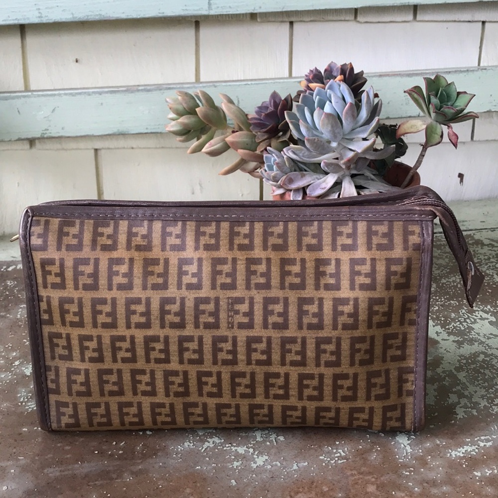 💕SOLD💕Fendi zucchino zippered clutch - Picture 1 of 11